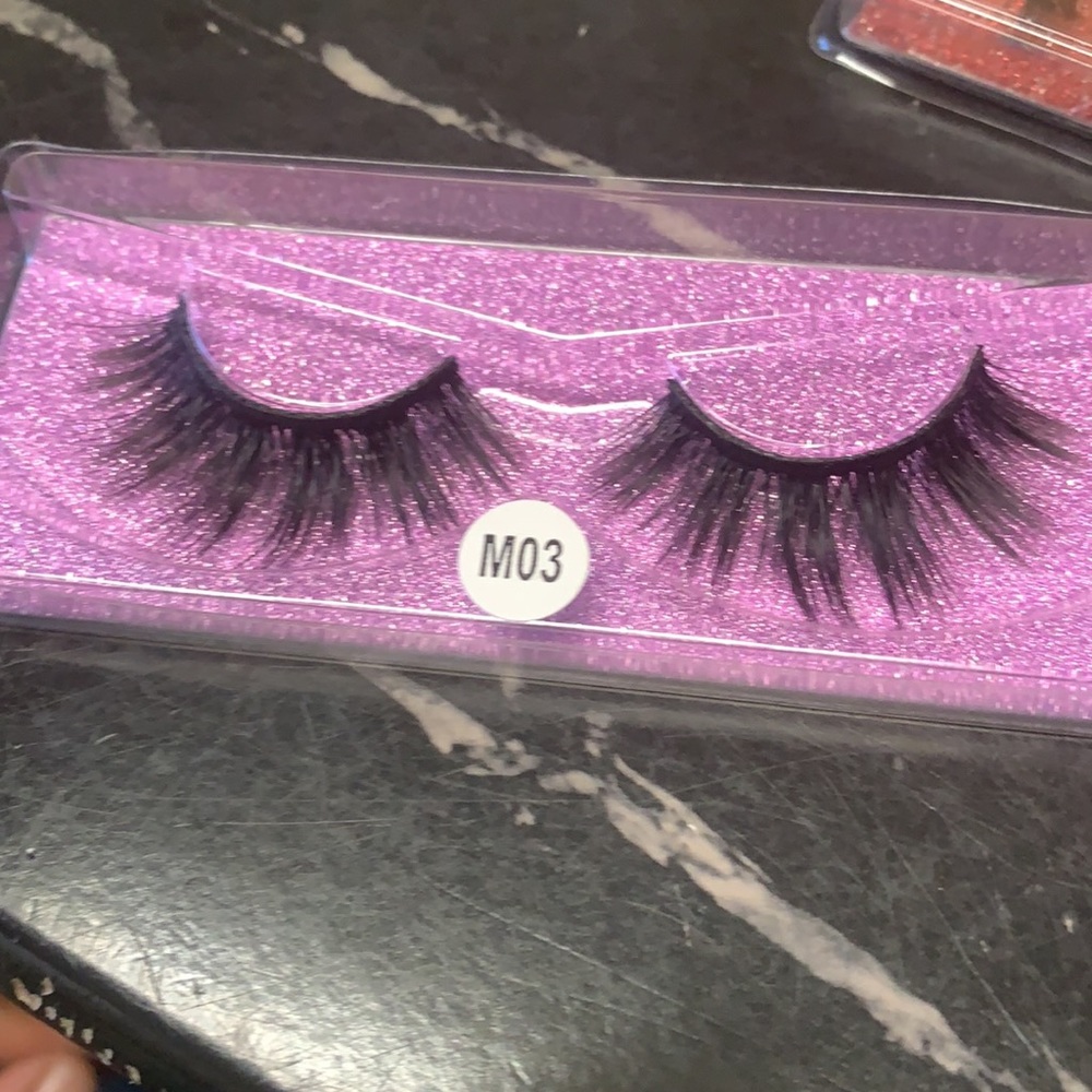 Lashes - Picture 15 of 17